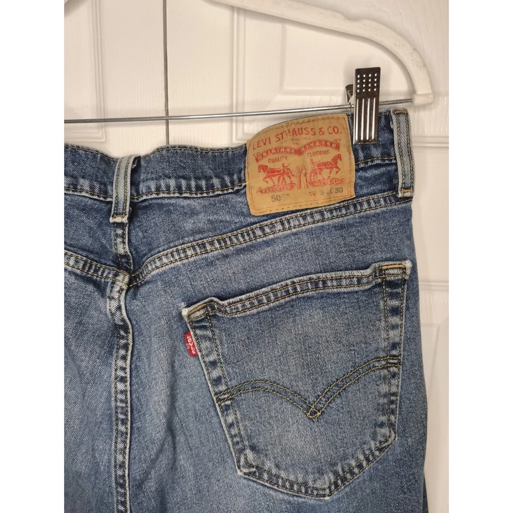 Levis 505 Jeans Mens 34x30 Blue Denim Straight Leg Light Wash Distressed Zip Fly